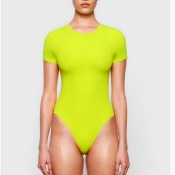 Skims fits everybody t shirt bodysuit neon lime small new with tags casual - Picture 7 of 7